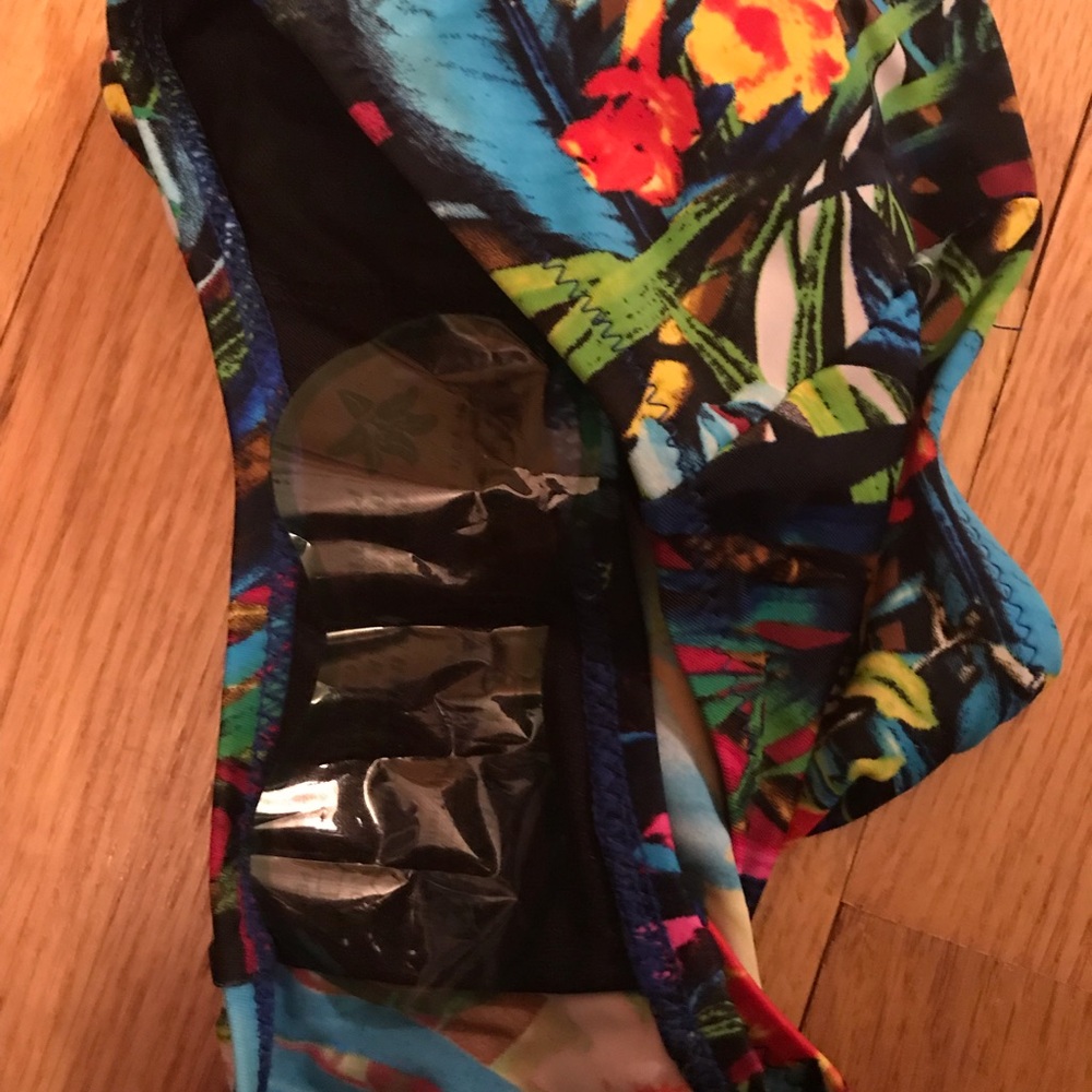 Swim suits - Picture 3 of 5